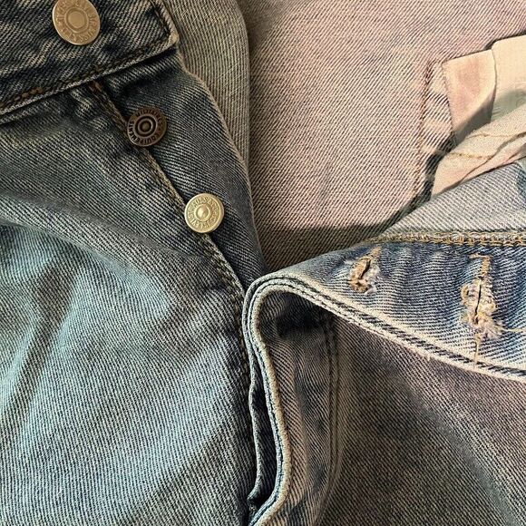 Levi’s 501 Jeans Men 34x30 Blue Medium Wash Button Fly Distressed Y2K Grunge - Picture 7 of 10